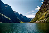 Norvegia, la regione dei fiordi, vedute durante la gita in battello lungo l'Aurlandsfjord e il Noeroyfjord. 